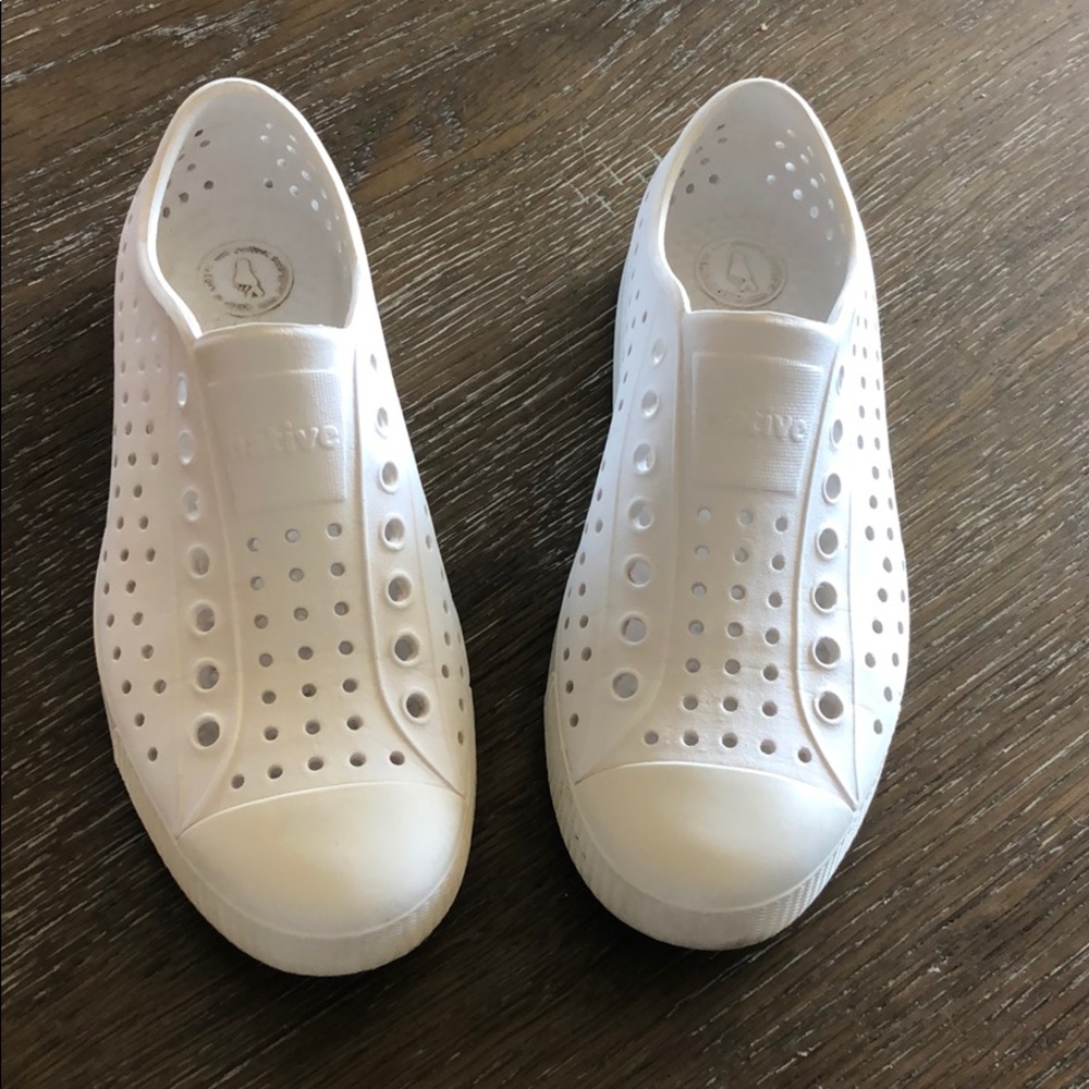 Native size 5 white shoes